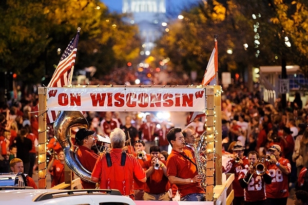 Homecoming parade13 1869