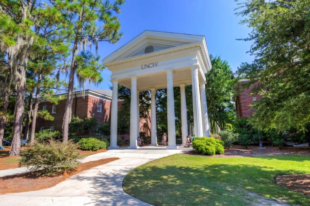 does unc wilmington require an essay