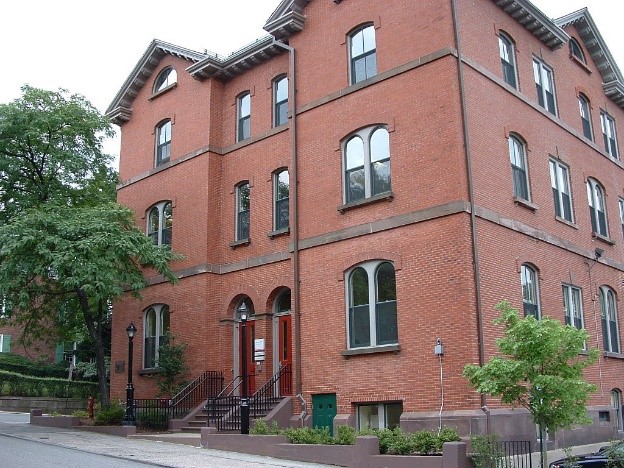 This duplex was purchased by Brown University and renovated in 1838.