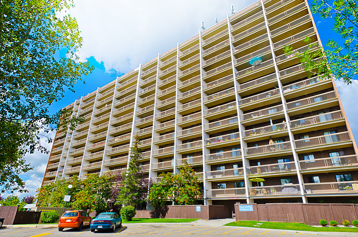 Sarcee Trail Place