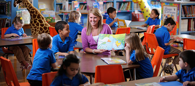 Teacher teaching to the elementary school children