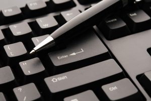A keyboard with a pen