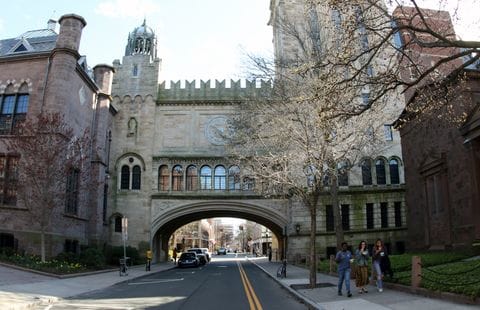 Restaurants and Cafes For Students at Yale - OneClass Blog