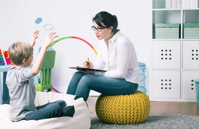 A child speaking to a female psychologist