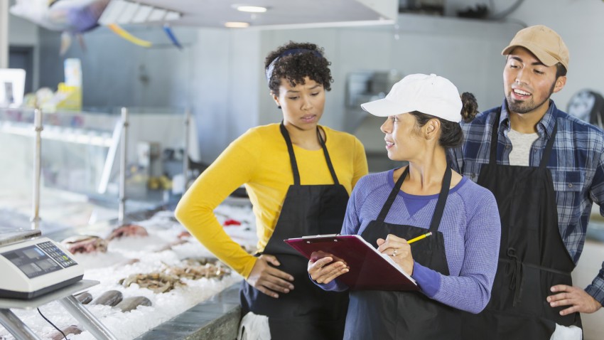 picture of people taking Culinary class at Western Michigan.