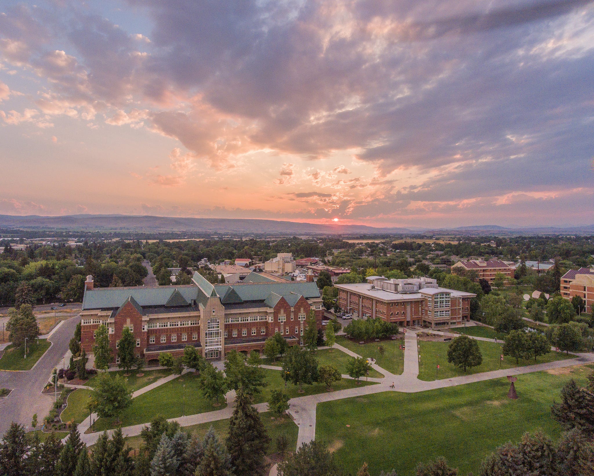 Top 10 Buildings at Central Washington University You Need to Know