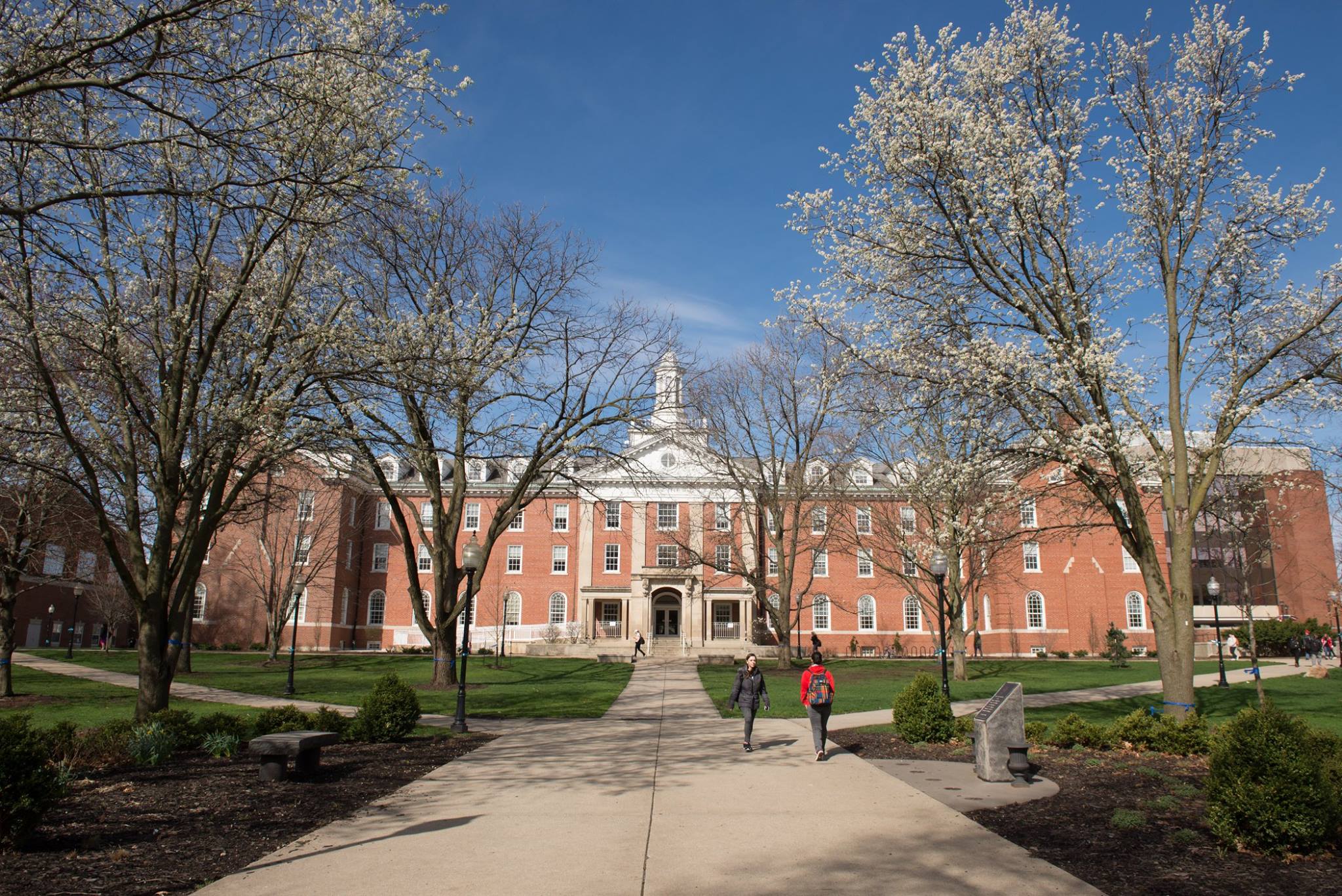 Top 6 Residence Halls at Illinois State - OneClass Blog